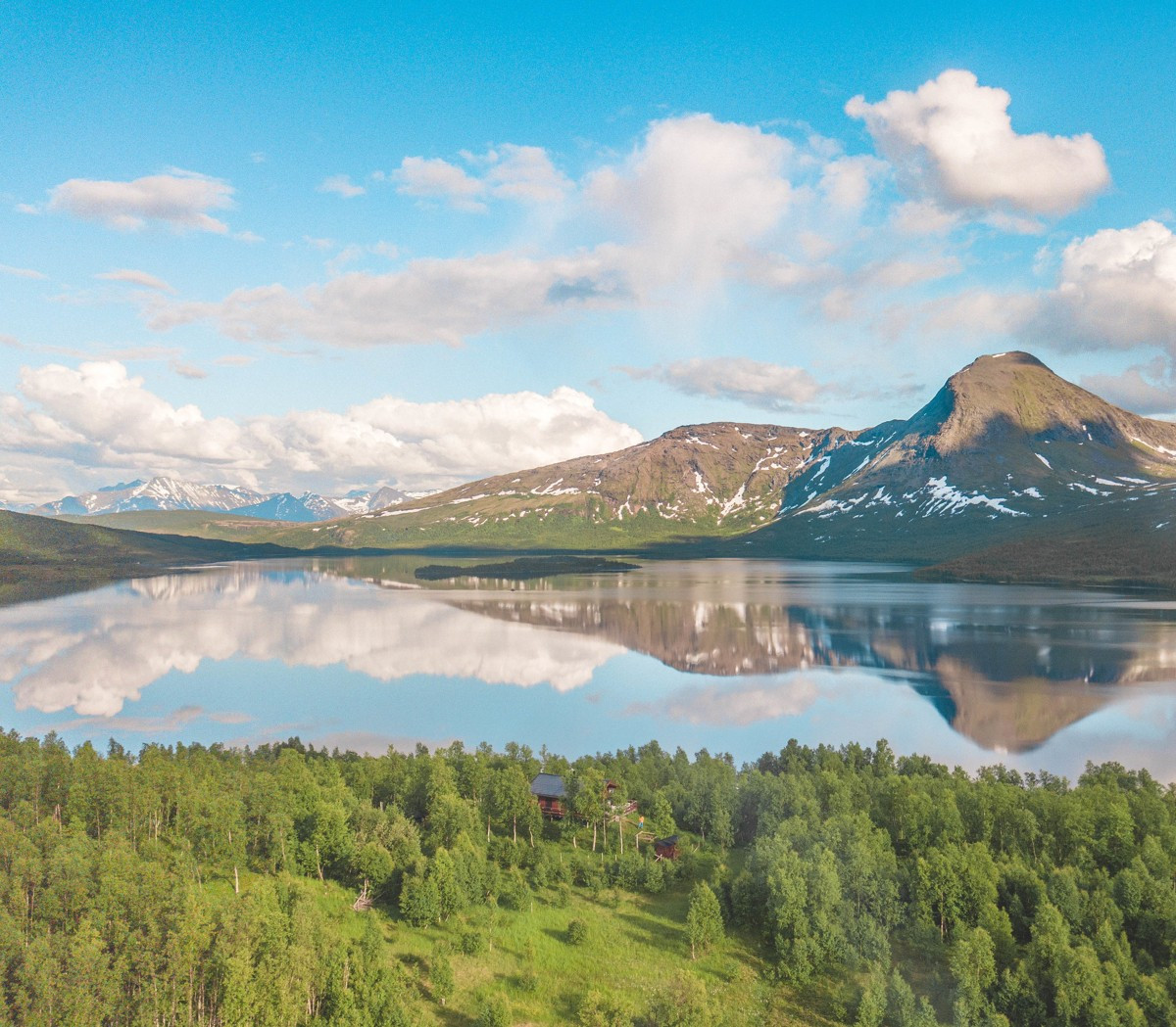 Eiendommen har umiddelbar nærhet til fiskevann og fjell