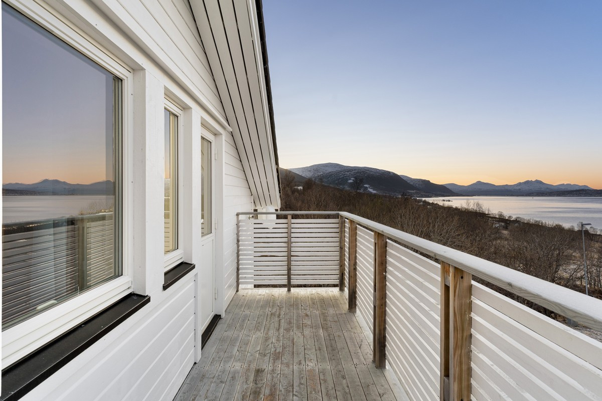Utsikten fra balkongen i 2.etasje er helt uslåelig