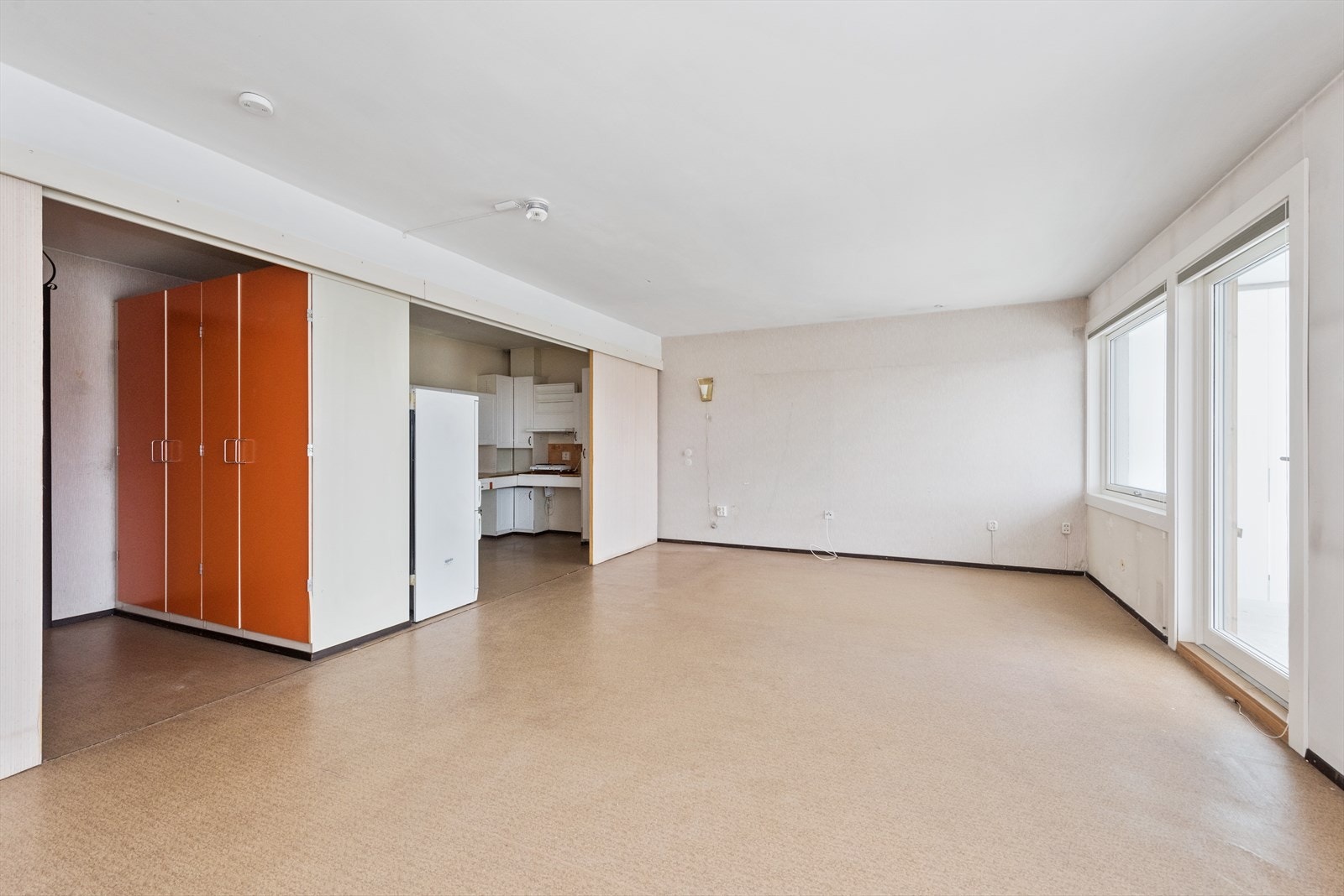 Romslig stue. Galleribilde