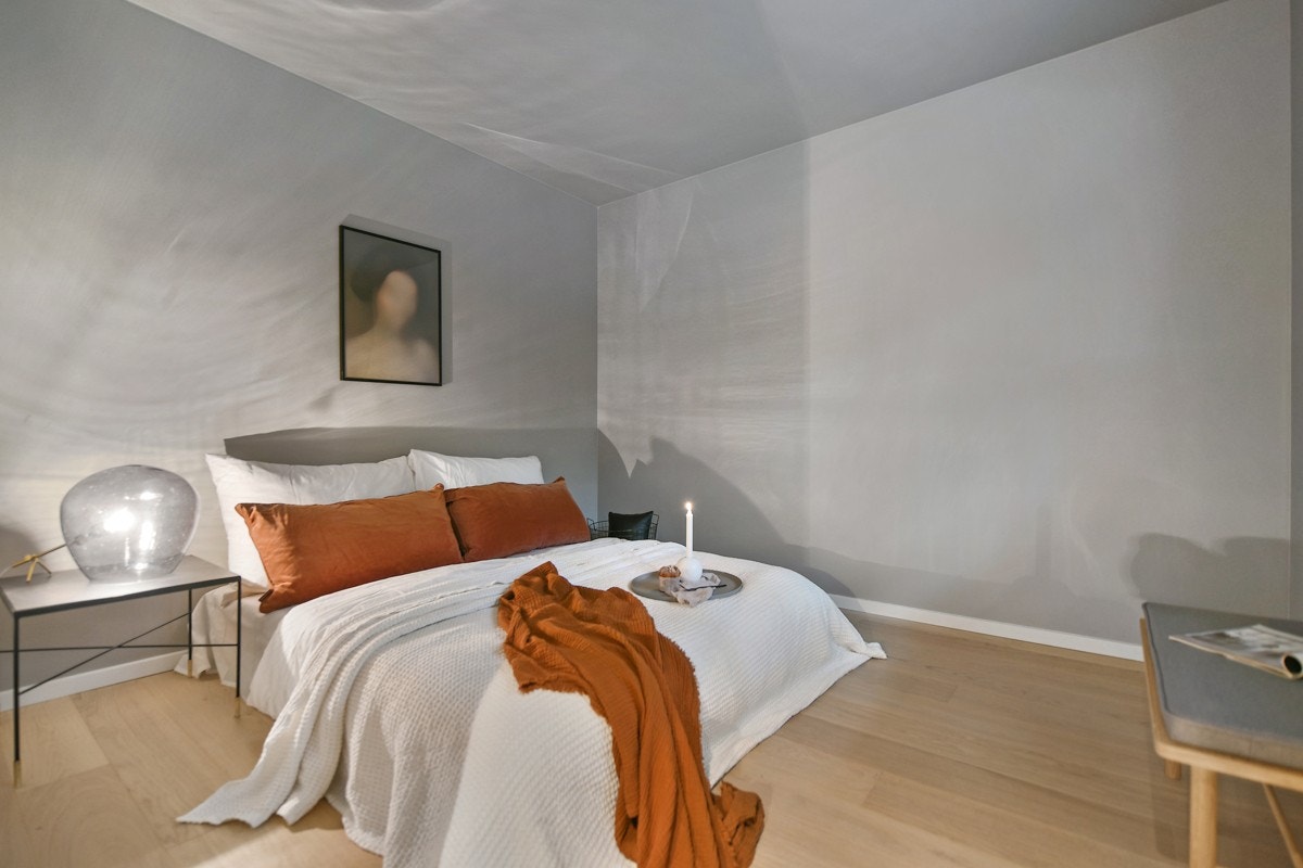 Stort og fint soverom med god plass til garderobe. Galleribilde