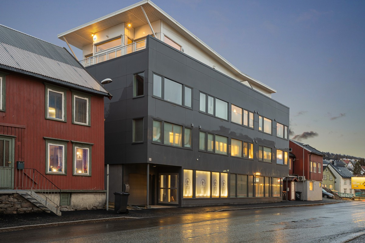 Svært sentral beliggenhet i sentrum med nærhet til de fleste fasiliteter. Nordbyen er et område i utvikling, med nærhet til Vervet med både bakeri og restaurant.