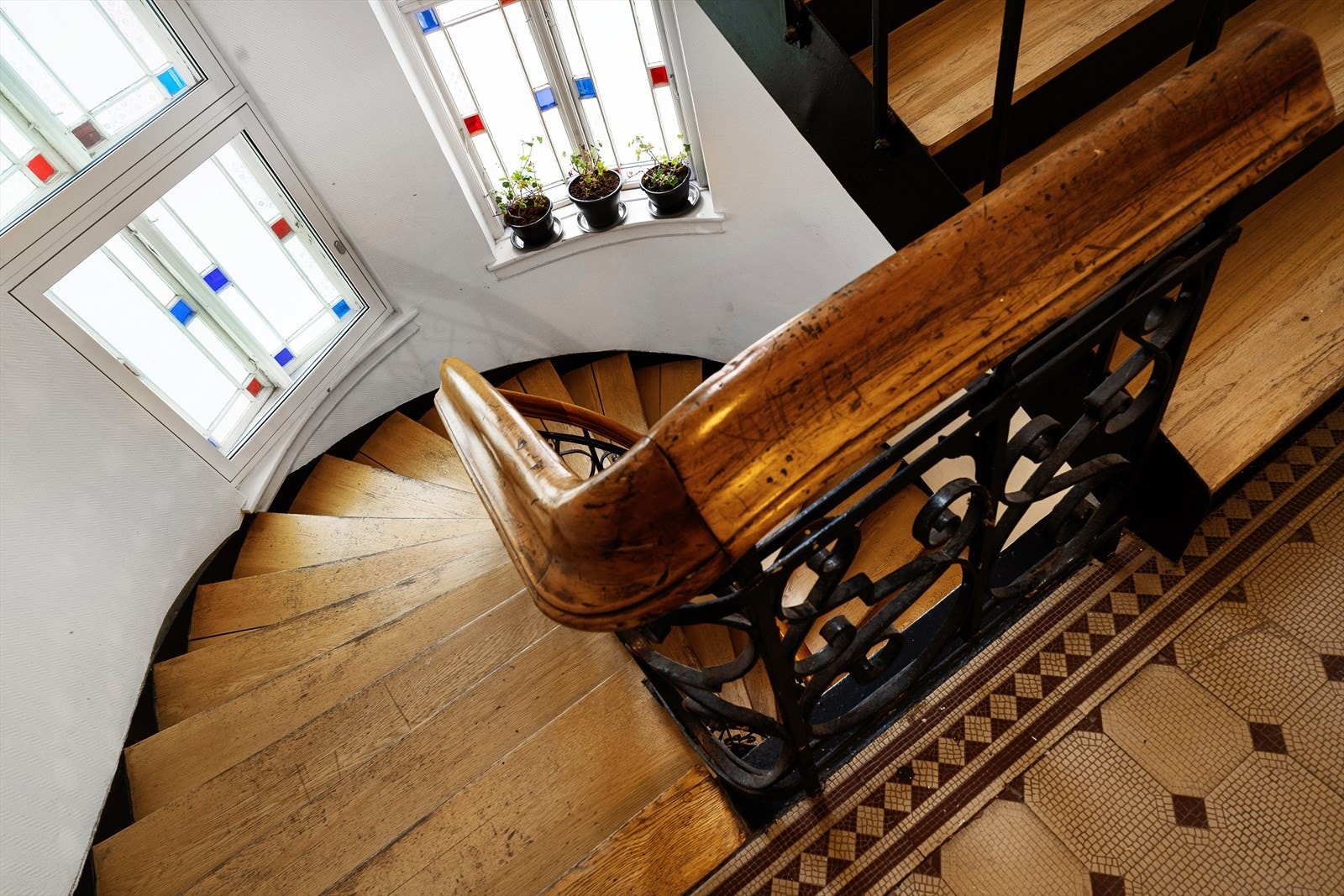 Inngang fra både Bygdøy allé (avbildet) og Thomas Heftyes gate (med heis). Galleribilde