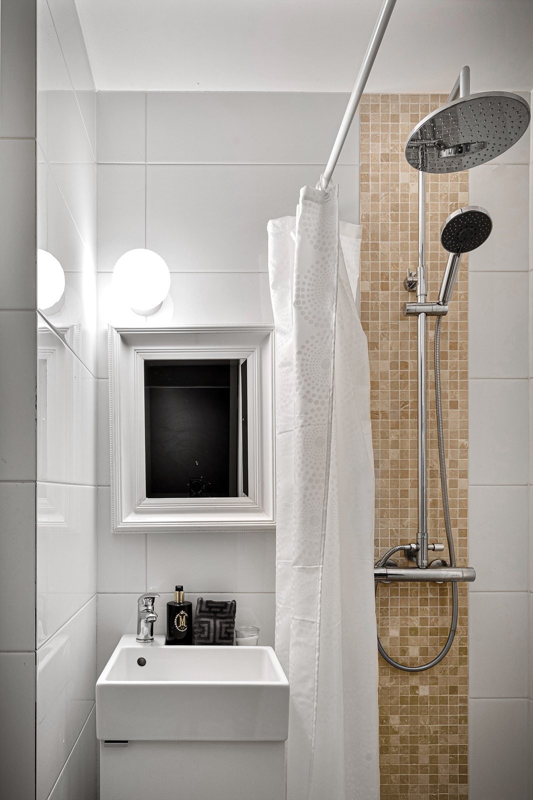 Pent bad overflateoppusset i 2012 med nye fliser, armatur og innredning. Galleribilde