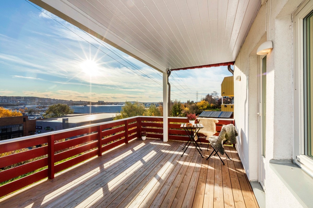 Nyere terrasseplatting fra 2019. Galleribilde