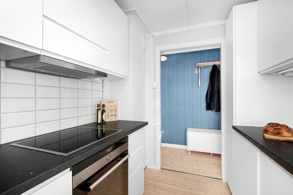 Integrerte hvitevarer. Nedfelt induksjonstopp fra Siemens. Kjøl/frys, komfyr og oppvaskmaskin fra Siemens Galleribilde
