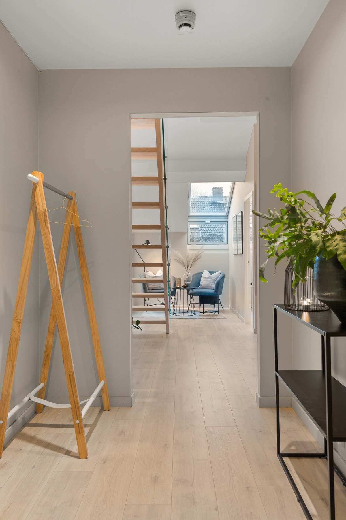 Leiligheten er plassert i byggets 6. etasje og det er enkel adkomst med heis Galleribilde
