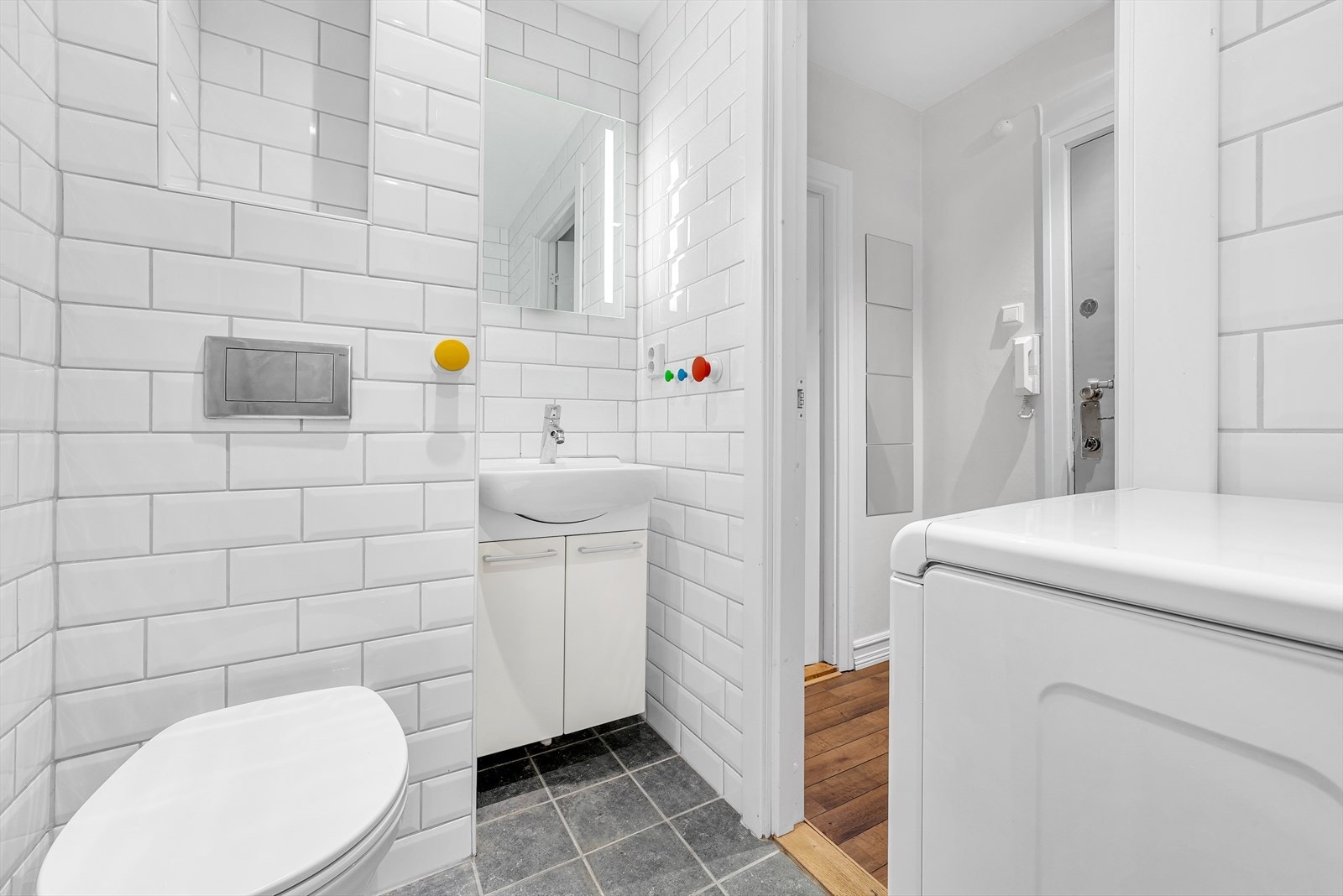 Badet har adkomst fra vindfang Galleribilde