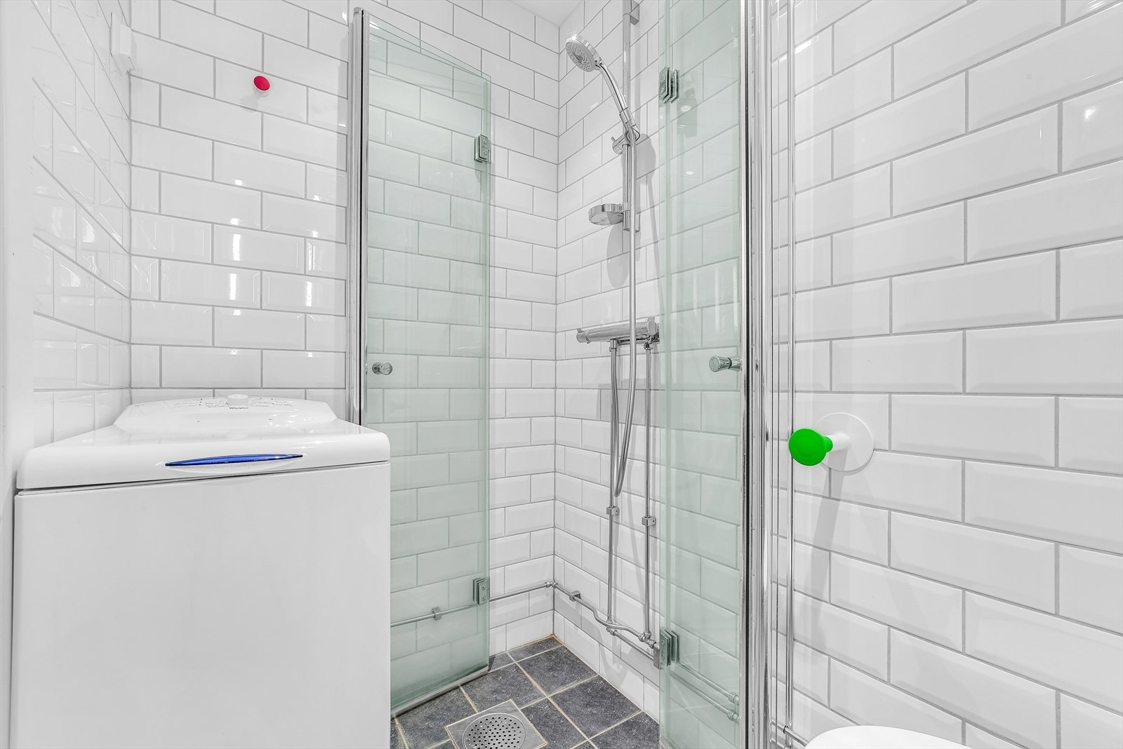 Det er opplegg til vaskemaskin på badet Galleribilde