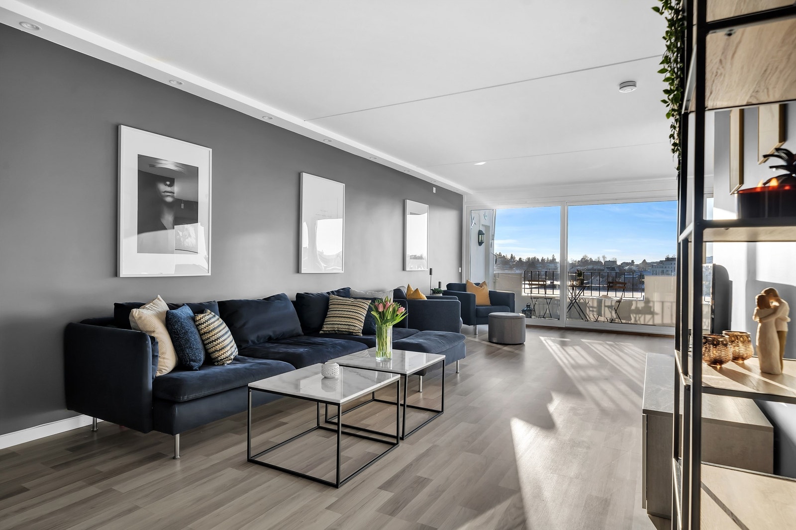 Du får rikelig med lysinnslipp i stuen Galleribilde