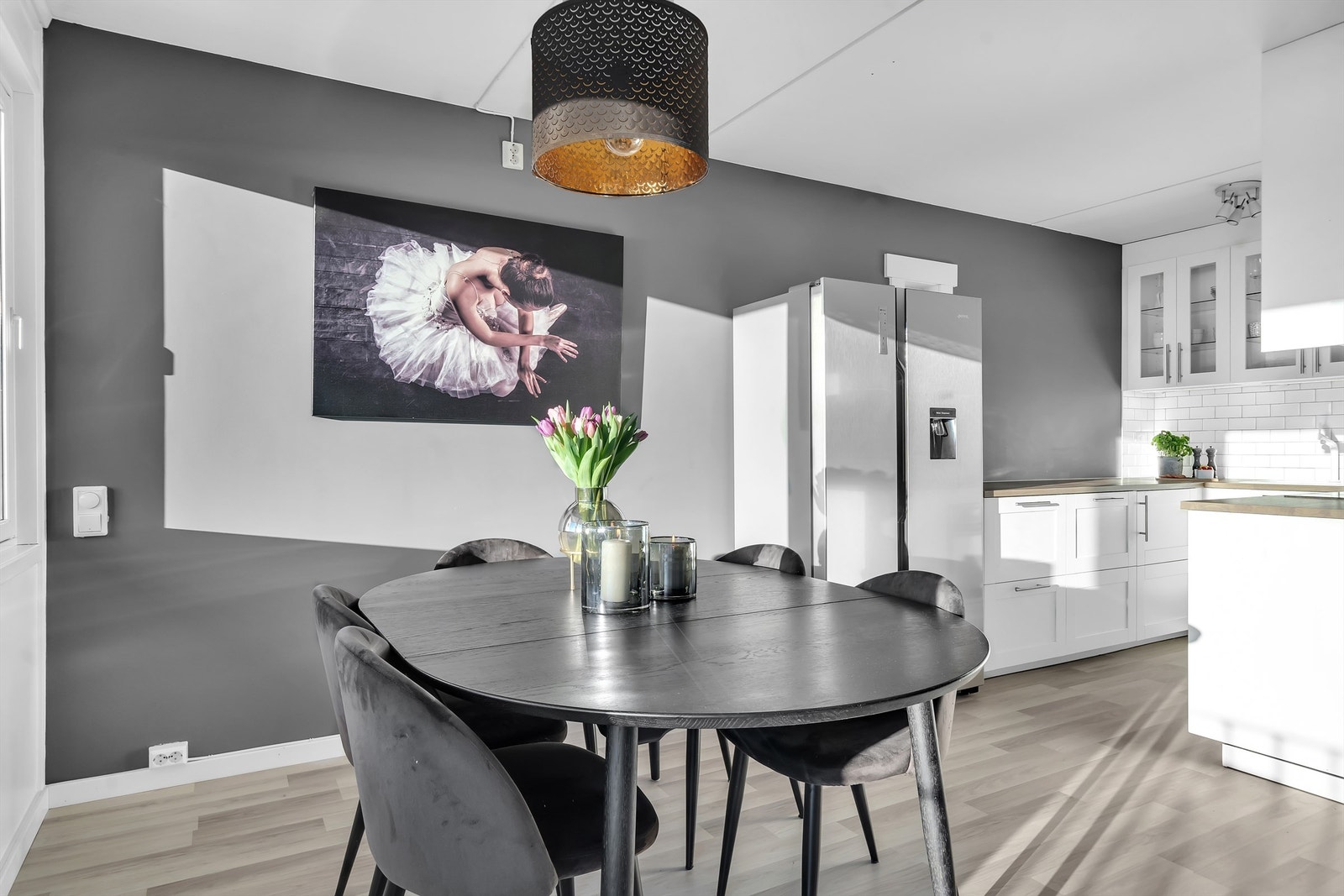 Kjøkken med spisegruppe Galleribilde