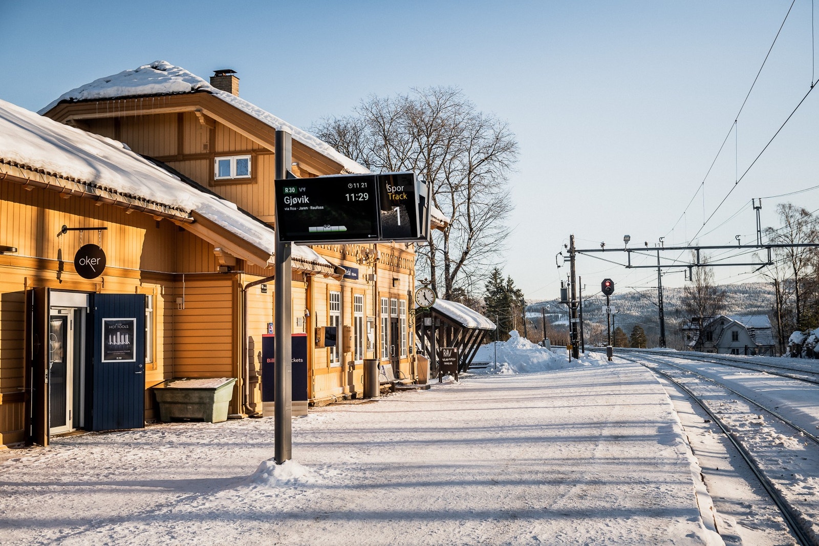 Kort vei til togstasjon med ca. 30 minutters reisevei inn til Oslo. Galleribilde