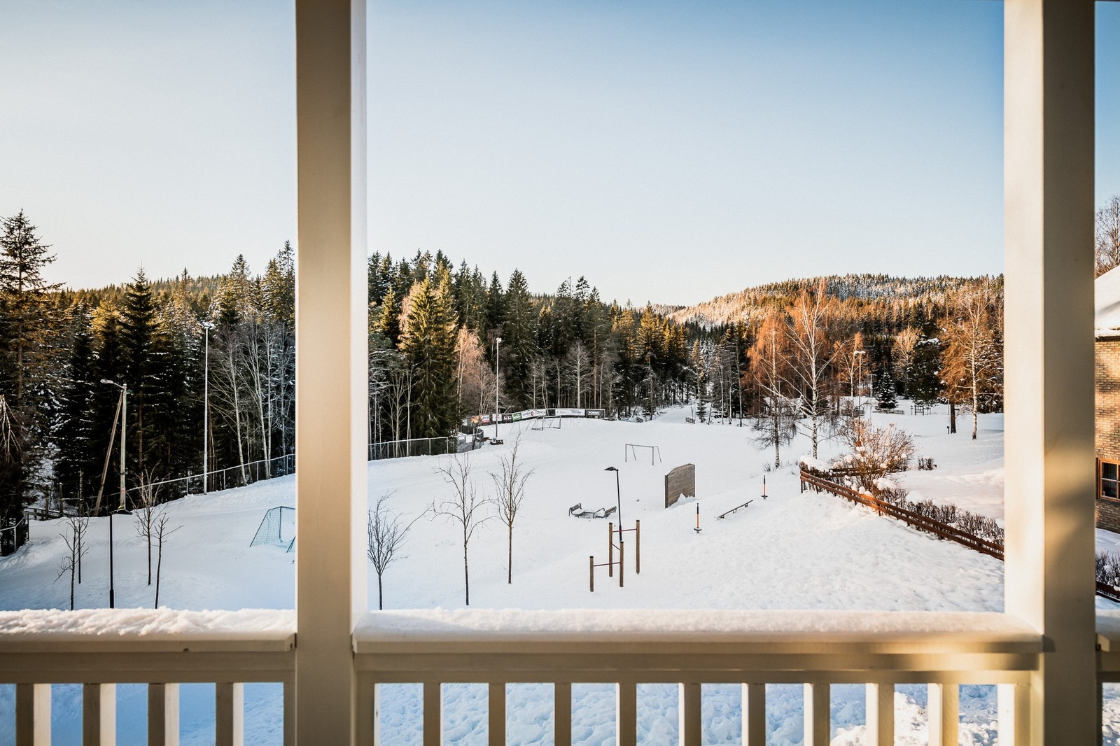 Herlig utsyn mot marka og lysløypen. Galleribilde