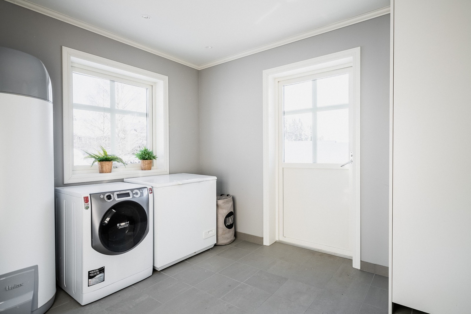 Stort og praktisk vaskerom. Galleribilde