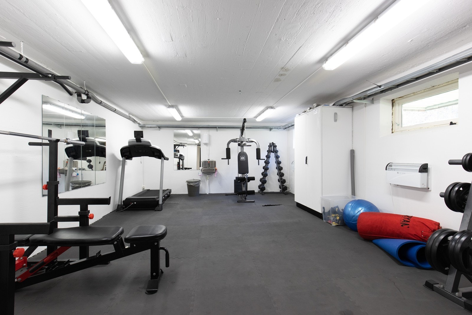 Felles treningsrom i kjeller Galleribilde