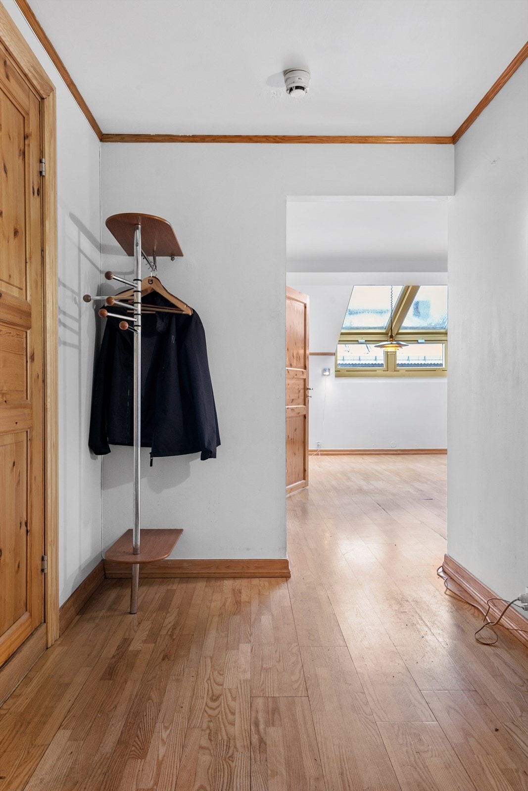 Entréen er romslig med plass til å henge fra seg yttertøy og sette fra seg sko. Galleribilde