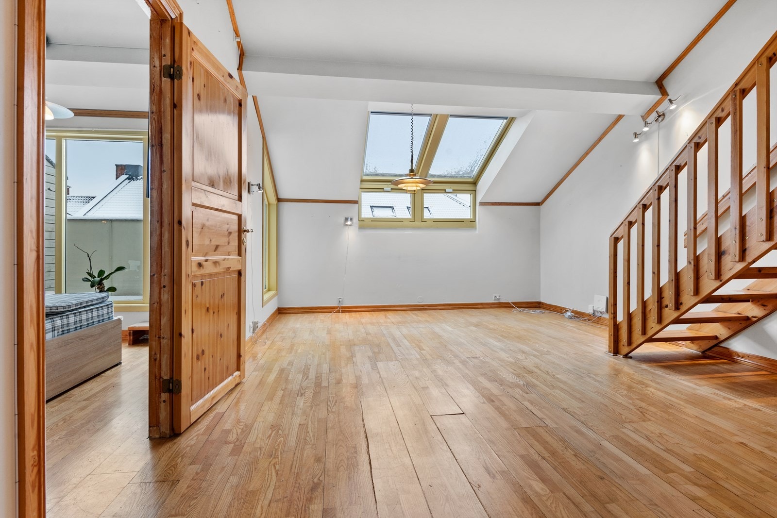 Velkommen til Schweigaards gate 63 - en 2-roms toppleilighet med stor hems og et stort potensial. Galleribilde