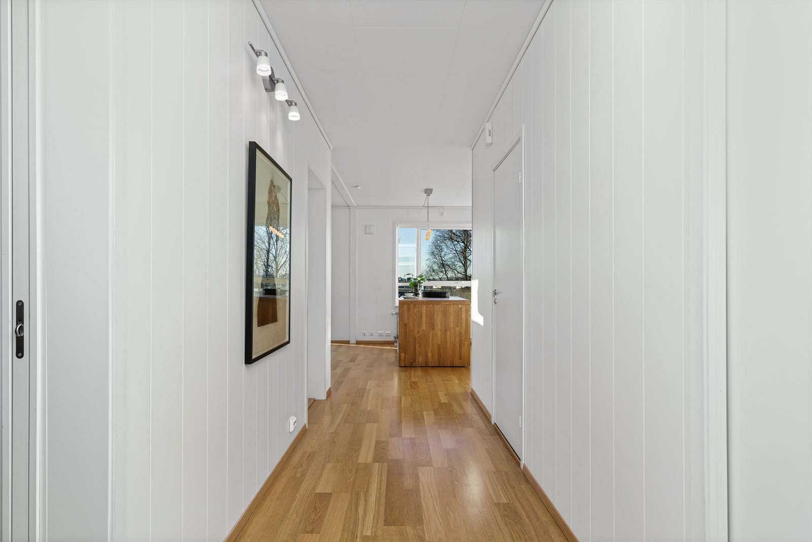 Romslig gang som binder alle rom sammen Galleribilde