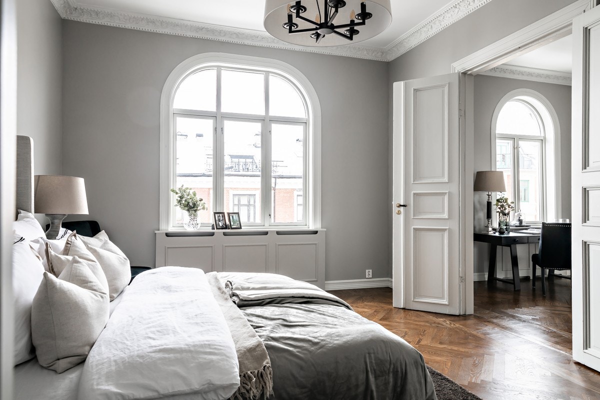 Hovedsoverommet har både eget bad og en stor walk-in/omkledningsrom. Galleribilde