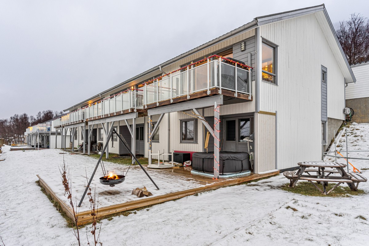 Vestvendt veranda med utgang fra stue/spisestue