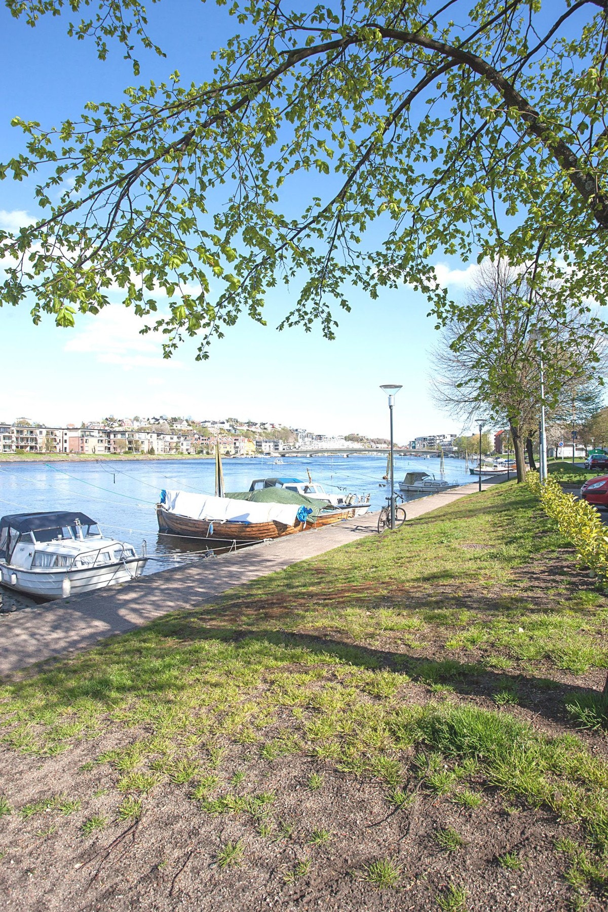 Kort vei til den flotte strandpromenaden langs Otra Galleribilde