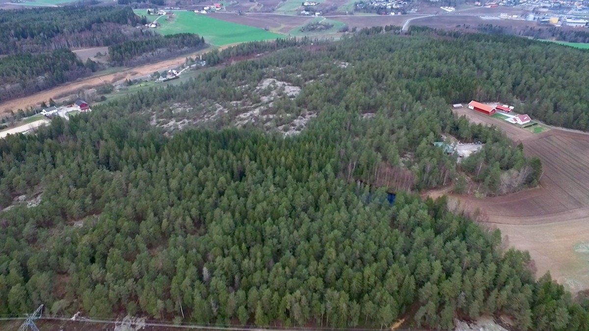 Nærhet til togstasjon, pendlerparkering, Karlshus sentrum og E6 Galleribilde