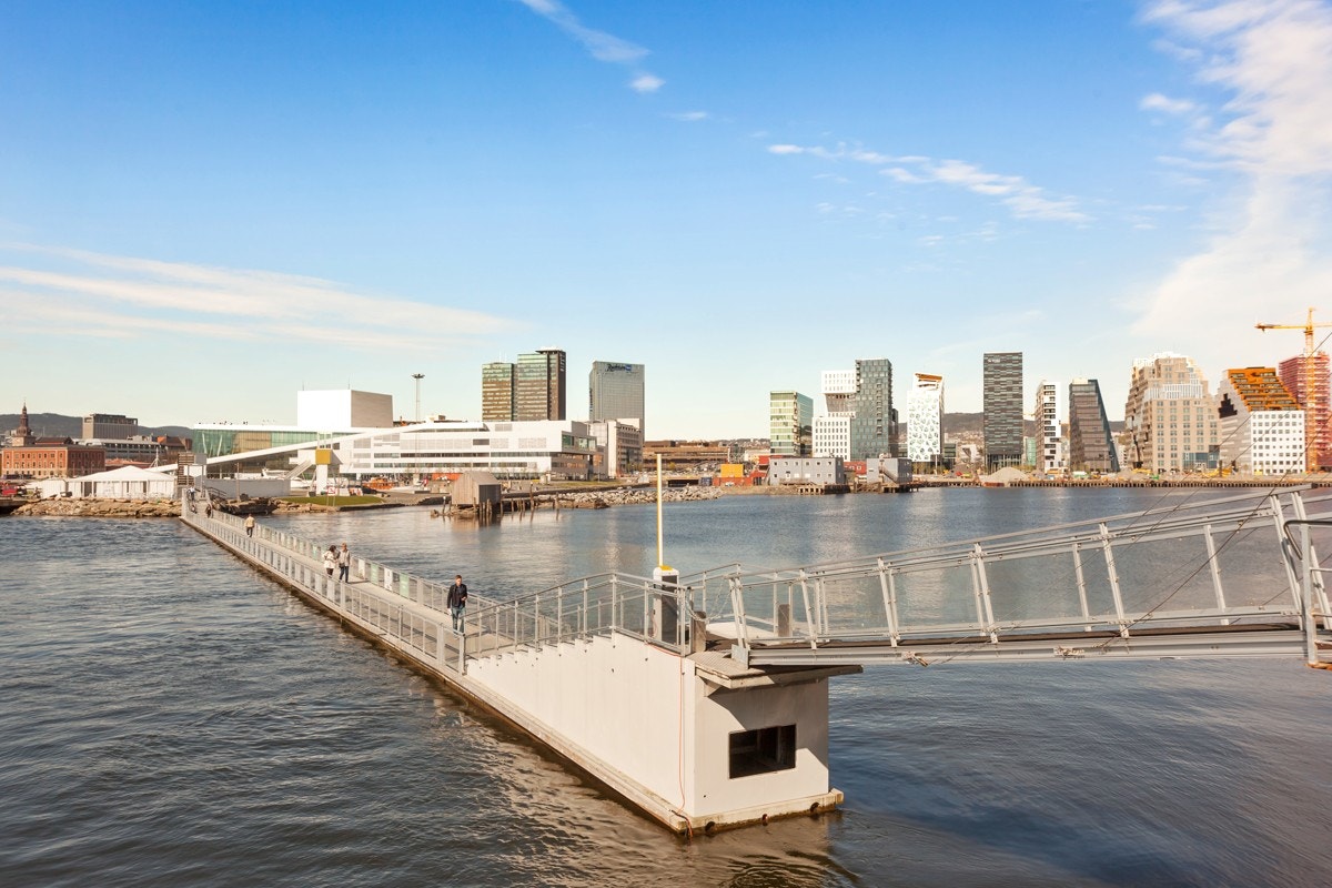 Den nye gangbroen knytter Sørenga til Bjørvika og sentrum, og gir beboere rask og enkel adkomst til alt et rikt byliv har å tilby. Galleribilde