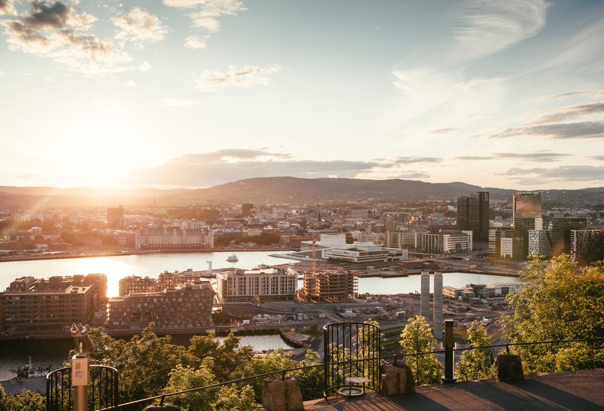 Ekeberg ligger like på baksiden av Sørenga, herfra har du utsikt over byen, Sørenga og fjorden. Galleribilde