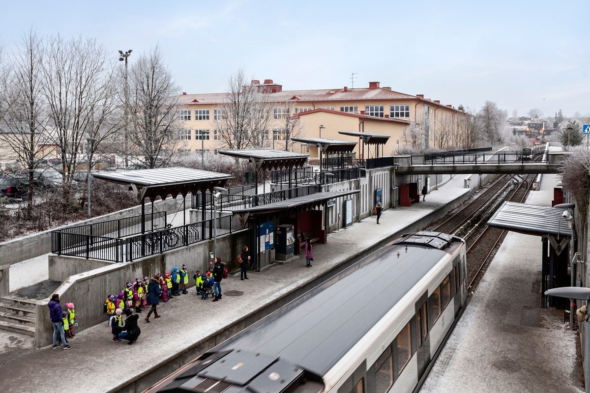 Fra leiligheten er det ca. 500 meter til T-bane (Hovseter) med hyppige avganger, buss og drosjeholdeplass. Galleribilde