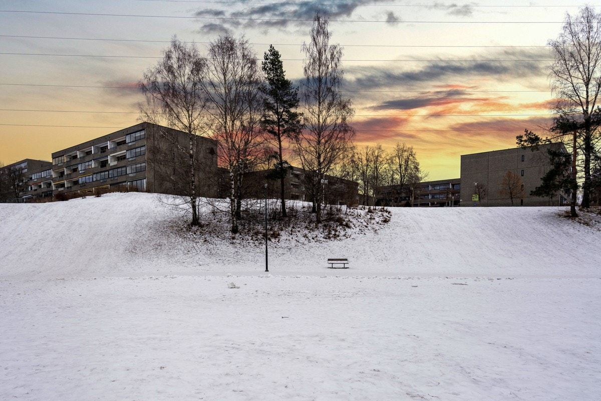 Flott beliggenhet, med kort vei til offentlig kommunikasjon, dagligvare og flotte tur- og grøntområder i Sørkedalen, Mærradalen og Nordmarka. Galleribilde