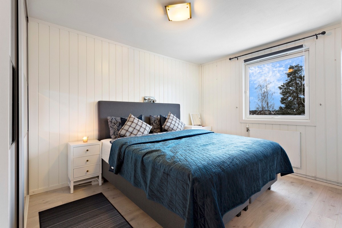 Soverom med god plass til ulike møbleringsalternativ Galleribilde