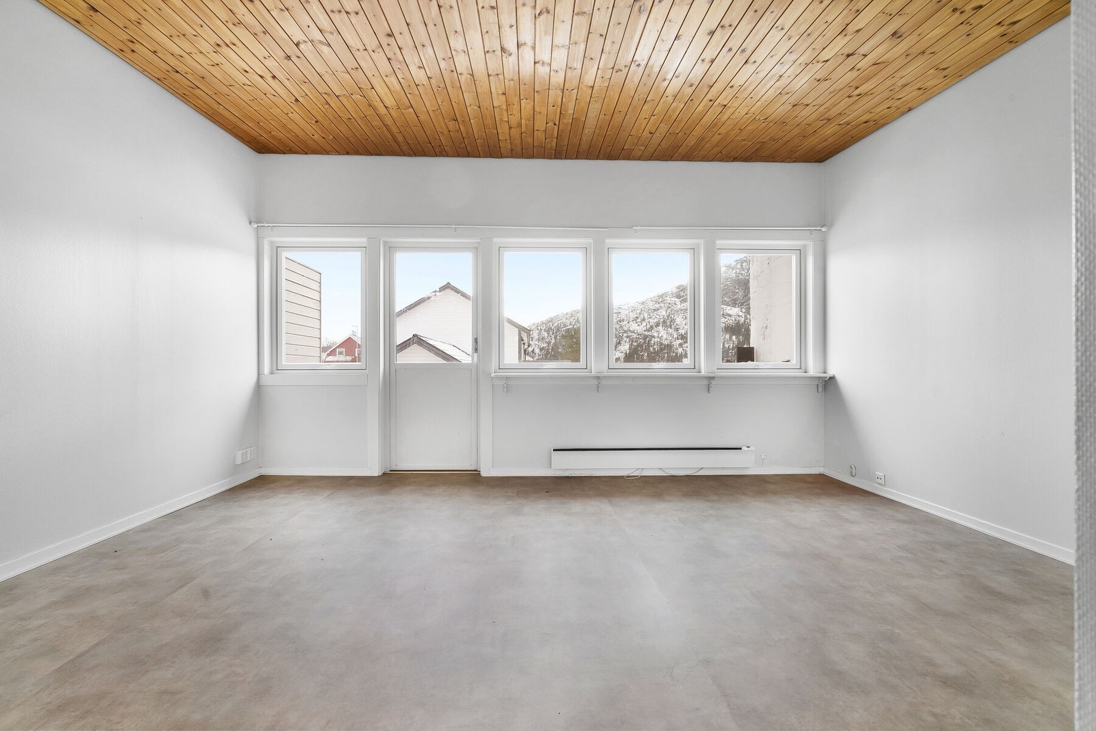 Annen stue - annen leilighet. I noen av leiligheten er enkelte av vinduene byttet i senere tid. Galleribilde