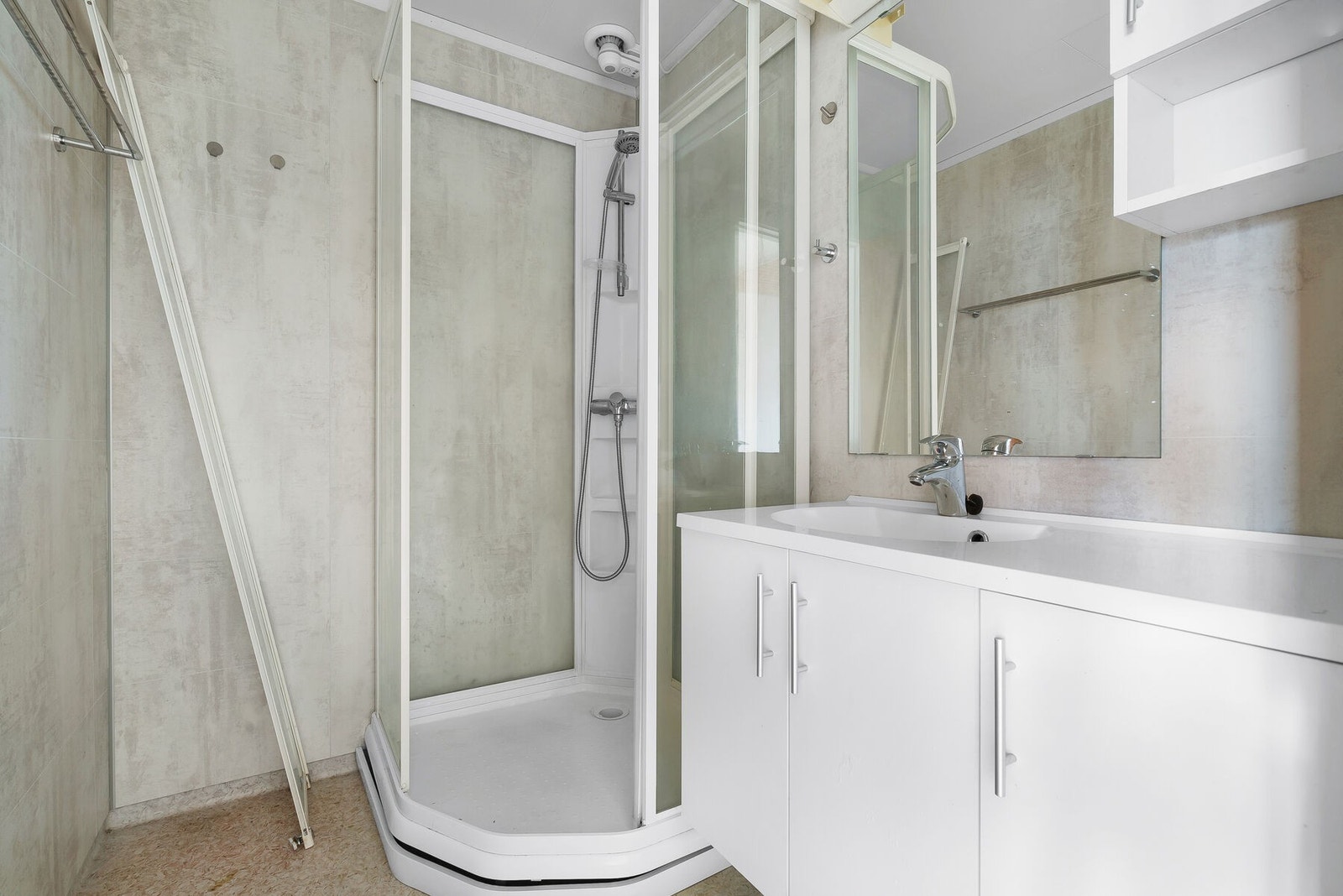 Bad i 2. etasje - annen leilighet. Galleribilde