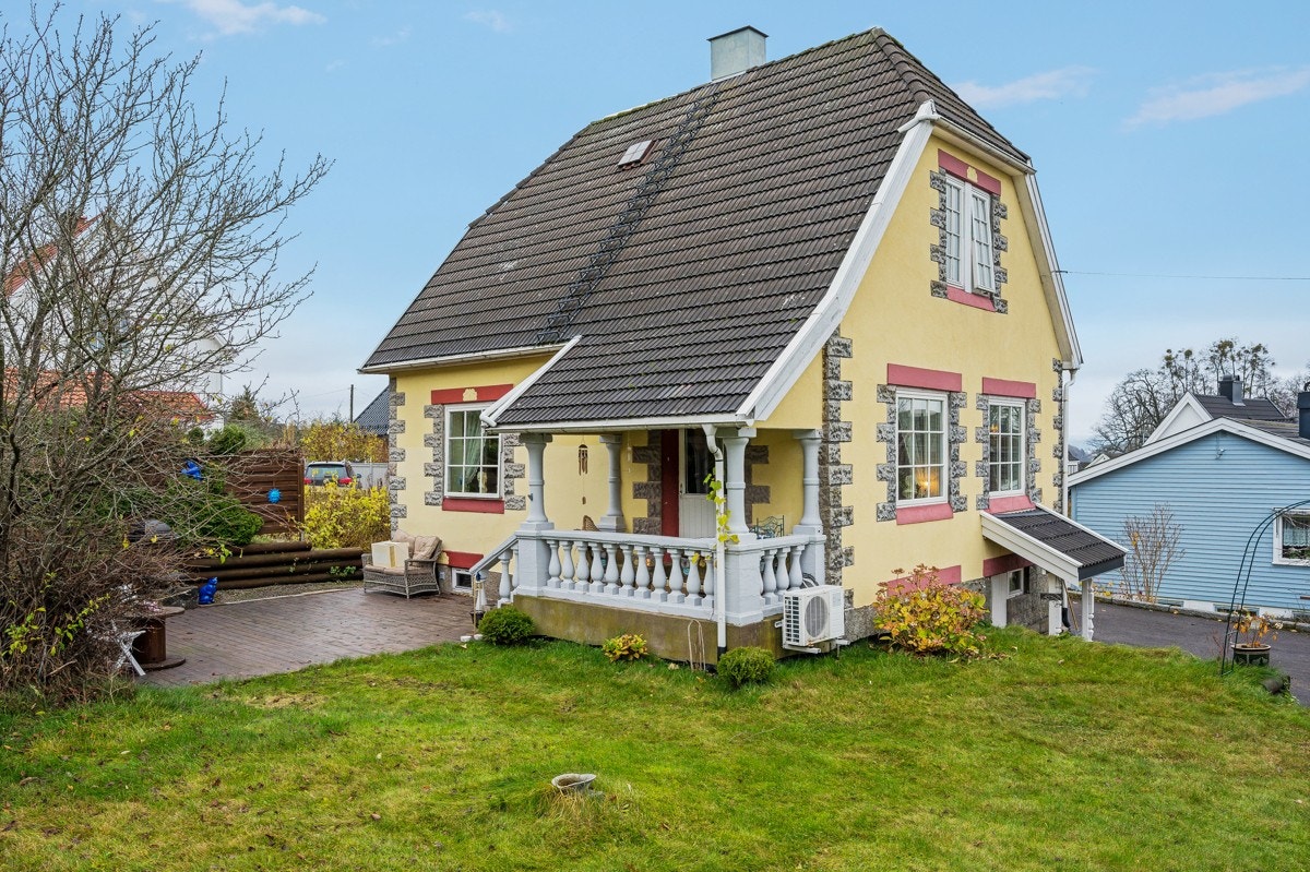 Flere hyggelige og skjermede uteplasser på eiendommen Galleribilde