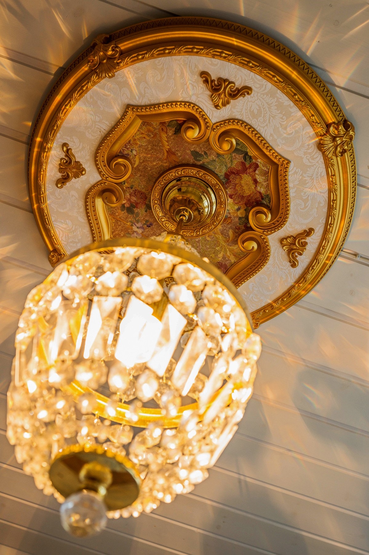 I vakre rom finner man ofte takrosett som her på hovedsoverommet Galleribilde