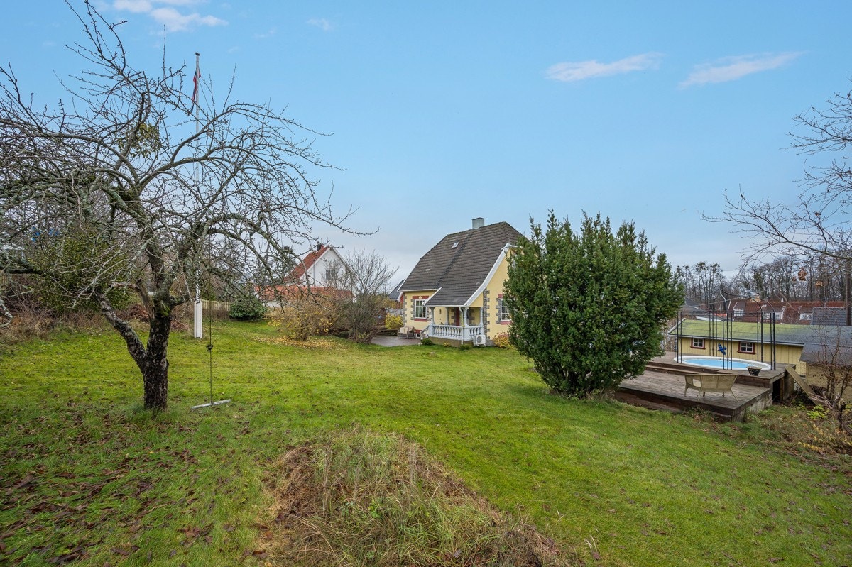 Pent opparbeidet hjørnetomt på nesten 1 mål Galleribilde