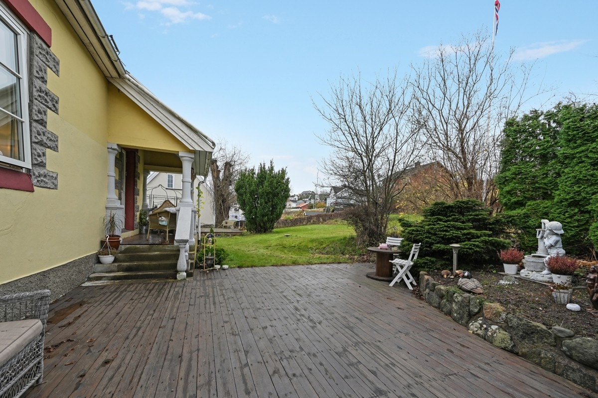 Hyggelig og solrik terrasse Galleribilde