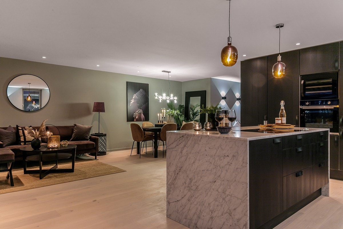 Stue med åpen kjøkkenløsning Galleribilde
