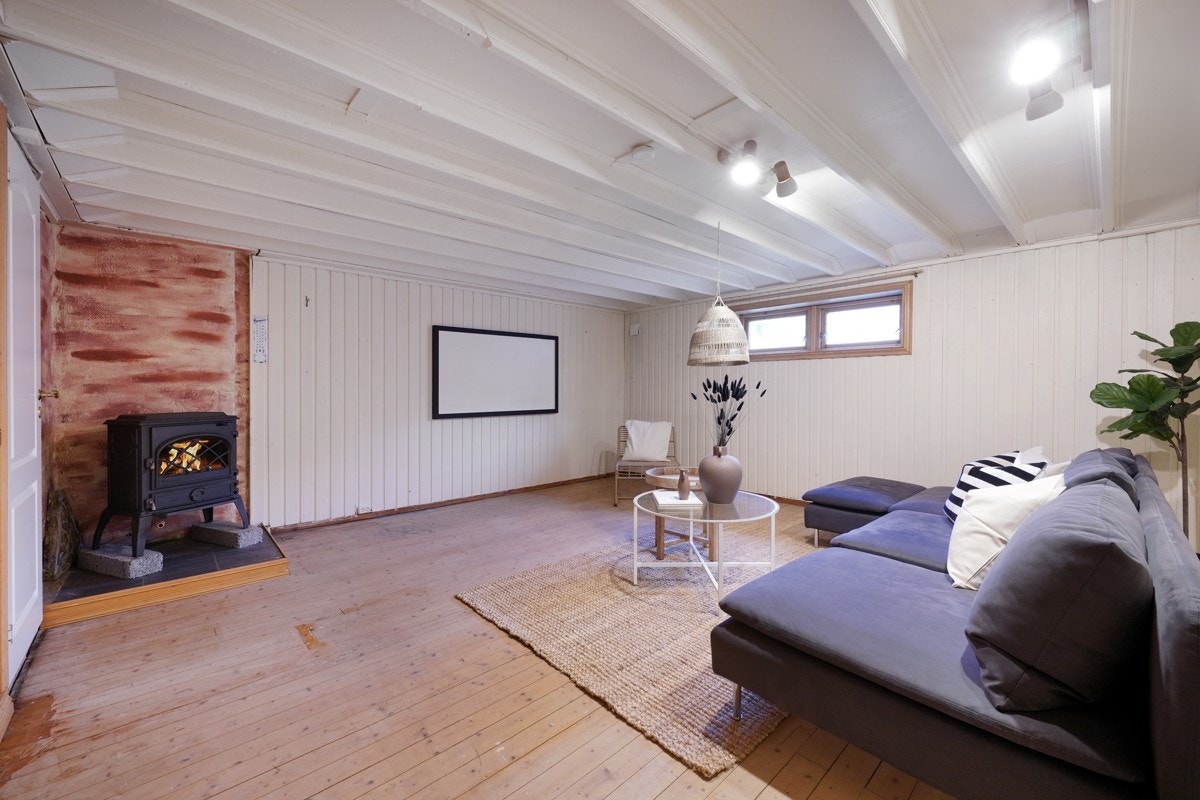 Her nede finner vi også en vedovn. Galleribilde