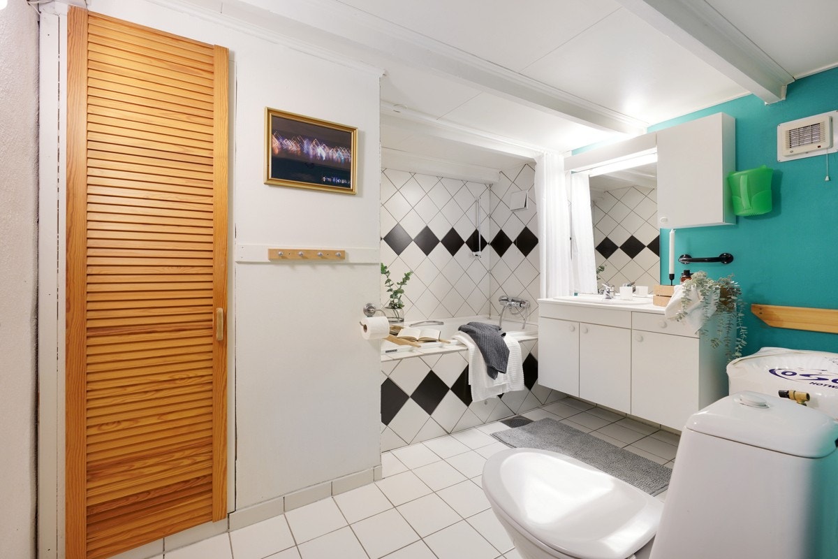 Bad* i kjeller. Galleribilde