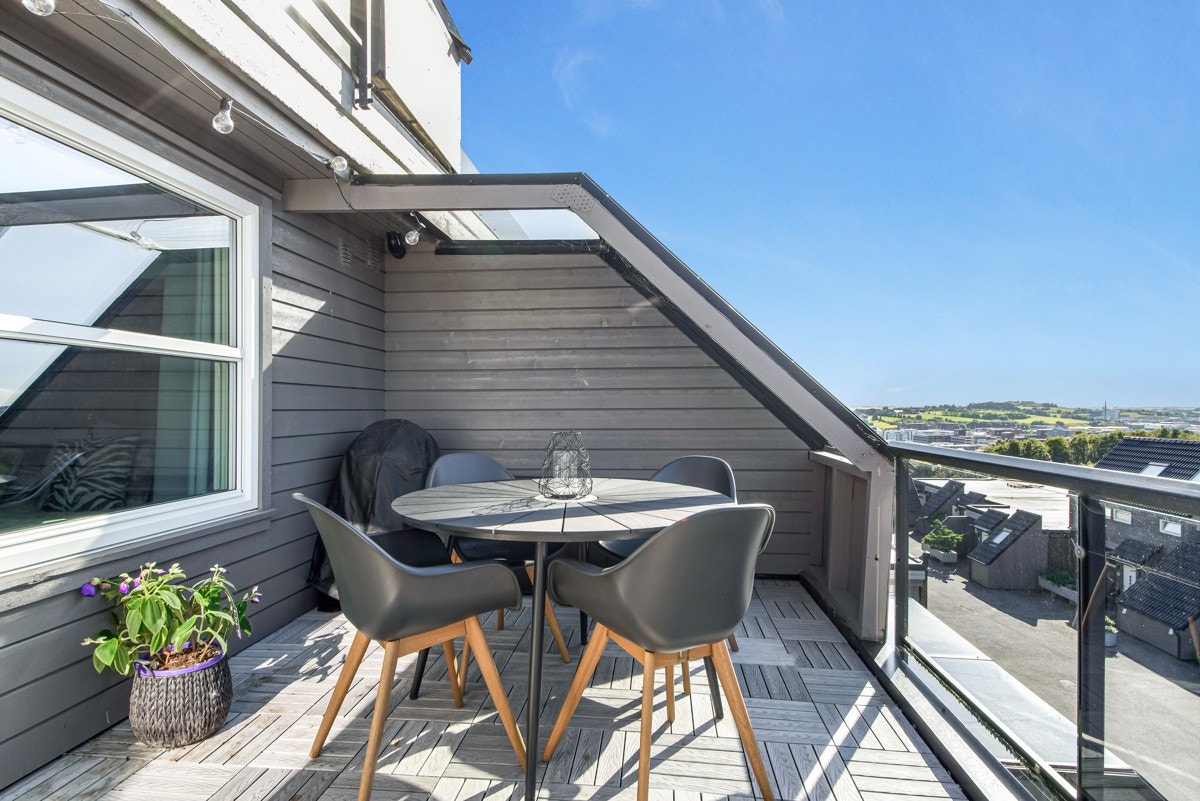 Plass til både sofagruppe og terrasebord Galleribilde