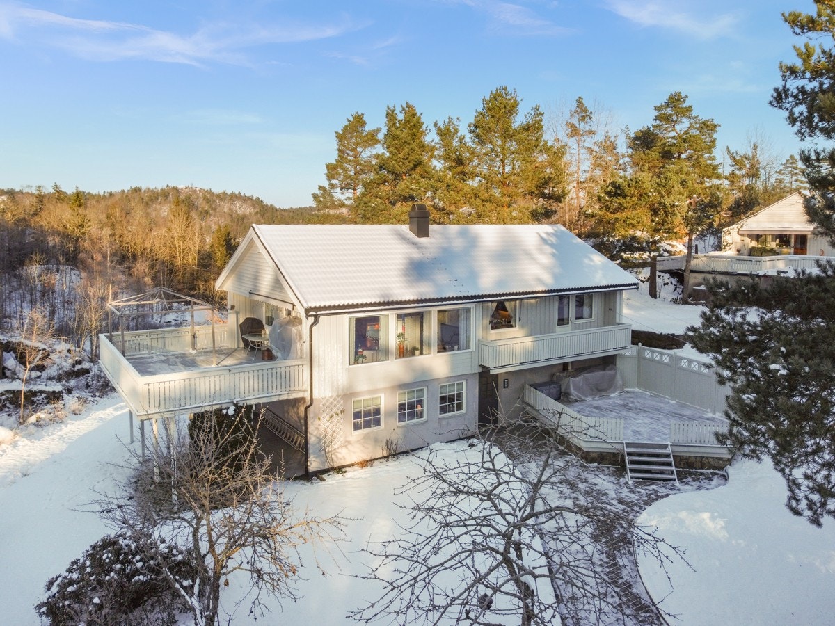 Meget velholdt enebolig i landlige omgivelser på Hagane Galleribilde