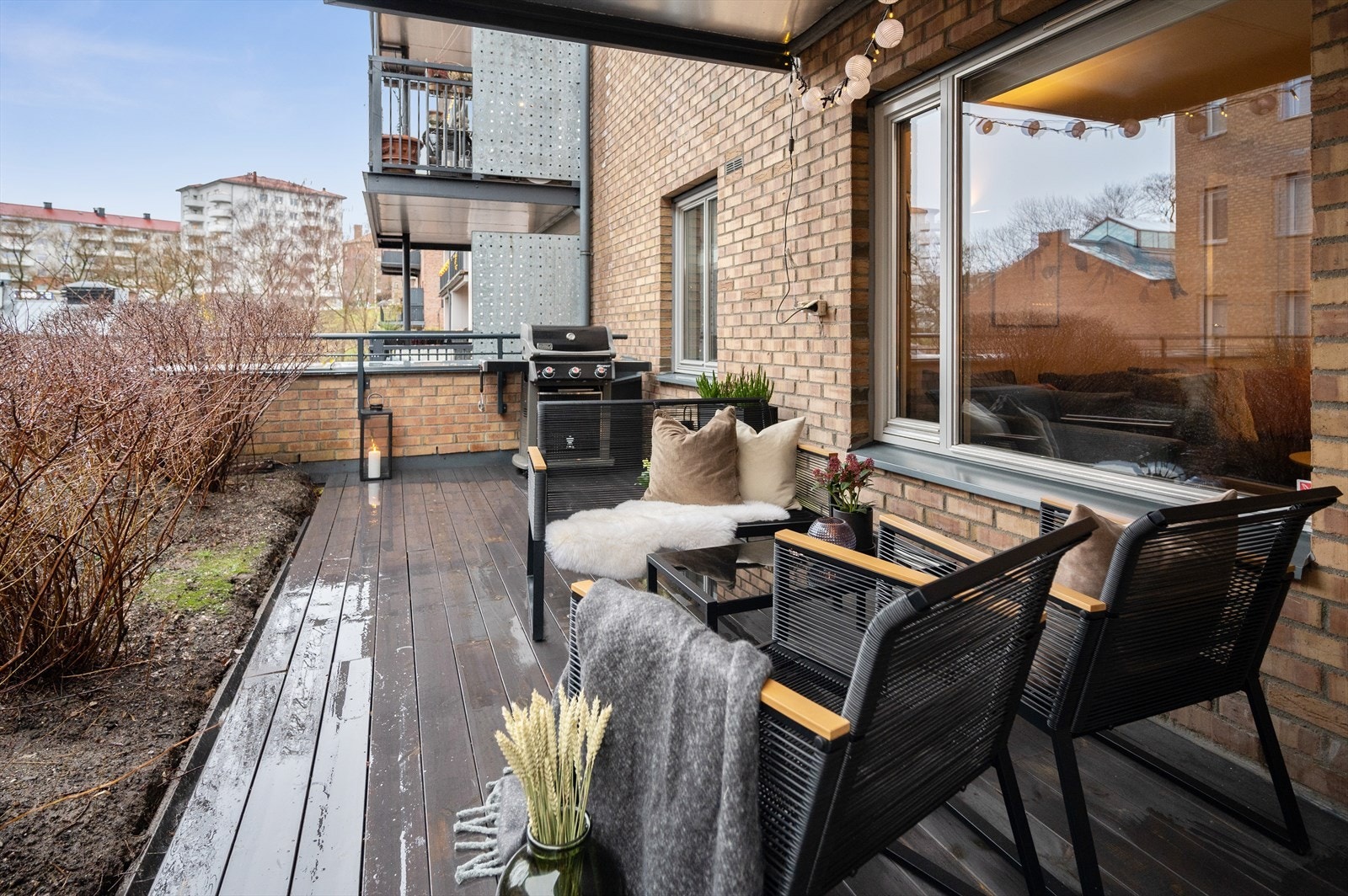 I 2020 ble det lagt nye terrassebord og nytt bjelkelag i forbindelse med utvidelse av markterrassen. Galleribilde