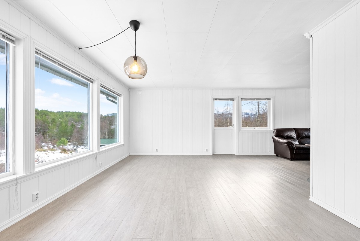 Boligen går over 3 plan hvor det midterste planet er modernisert i 2018/19 Galleribilde