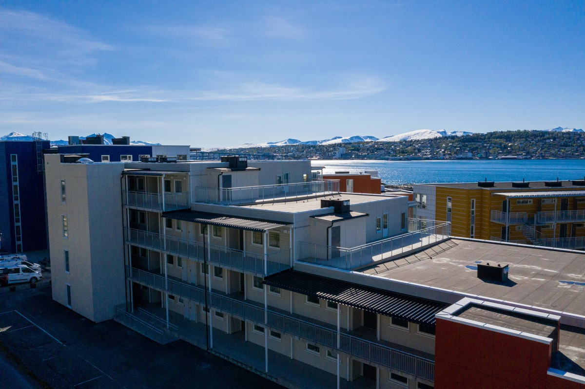 Fasaden sett fra baksiden av bygget