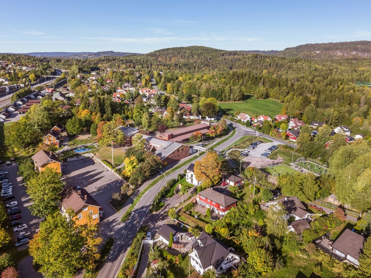 Fra eiendommen er det kort og trygg skolevei til Drengsrud barneskole. Galleribilde
