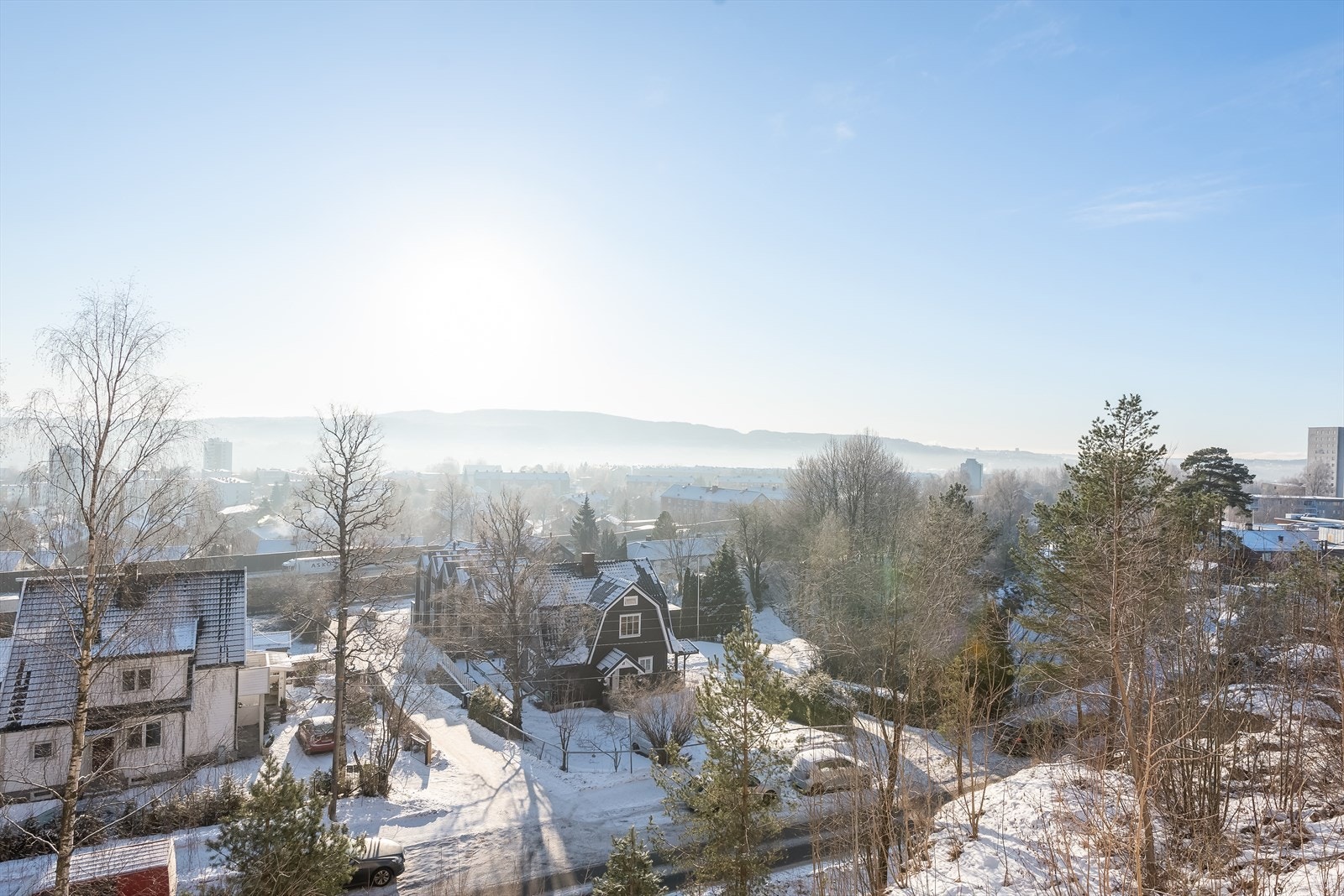 Utsikt fra stuevindu. Galleribilde