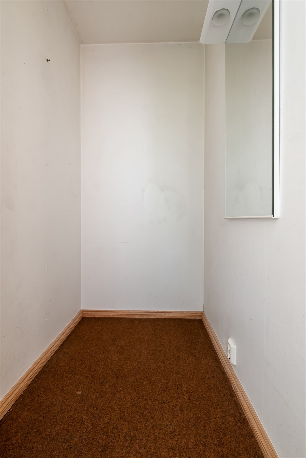 I tillegg til kjellerbod på ca. 2,3 kvm har man også en innvendig bod på ca. 1 kvm. Galleribilde