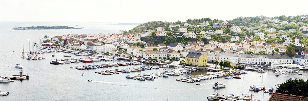 Risør er en sjarmerende by, med et yrende liv sommerstid. Galleribilde