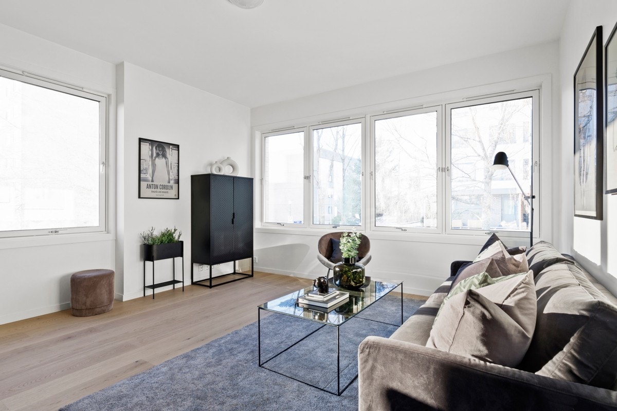 De store vindusflatene gir deg en større romfølelse samt tilgang på naturlig lys. Galleribilde