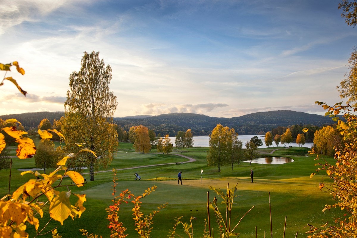 For den ivrige golfspiller, Norges beste golfbane et "steinkast" unna. Galleribilde